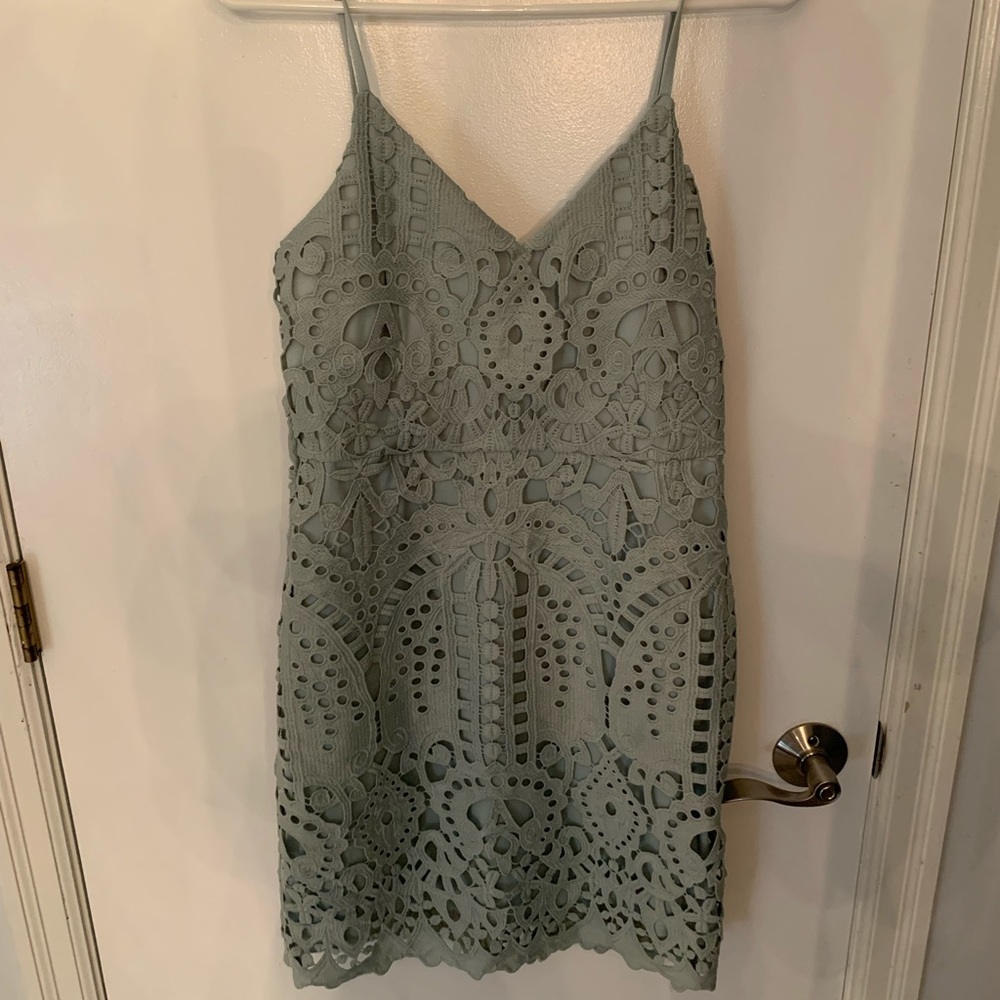 Lulu’s mint green dress